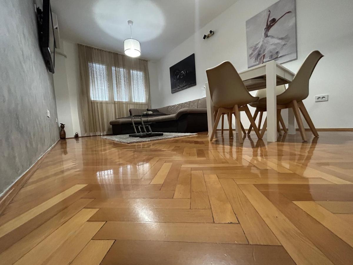 Apartments Ciki 포드고리차 외부 사진